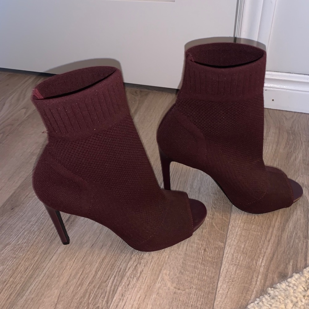 Maroon knit heels/booties